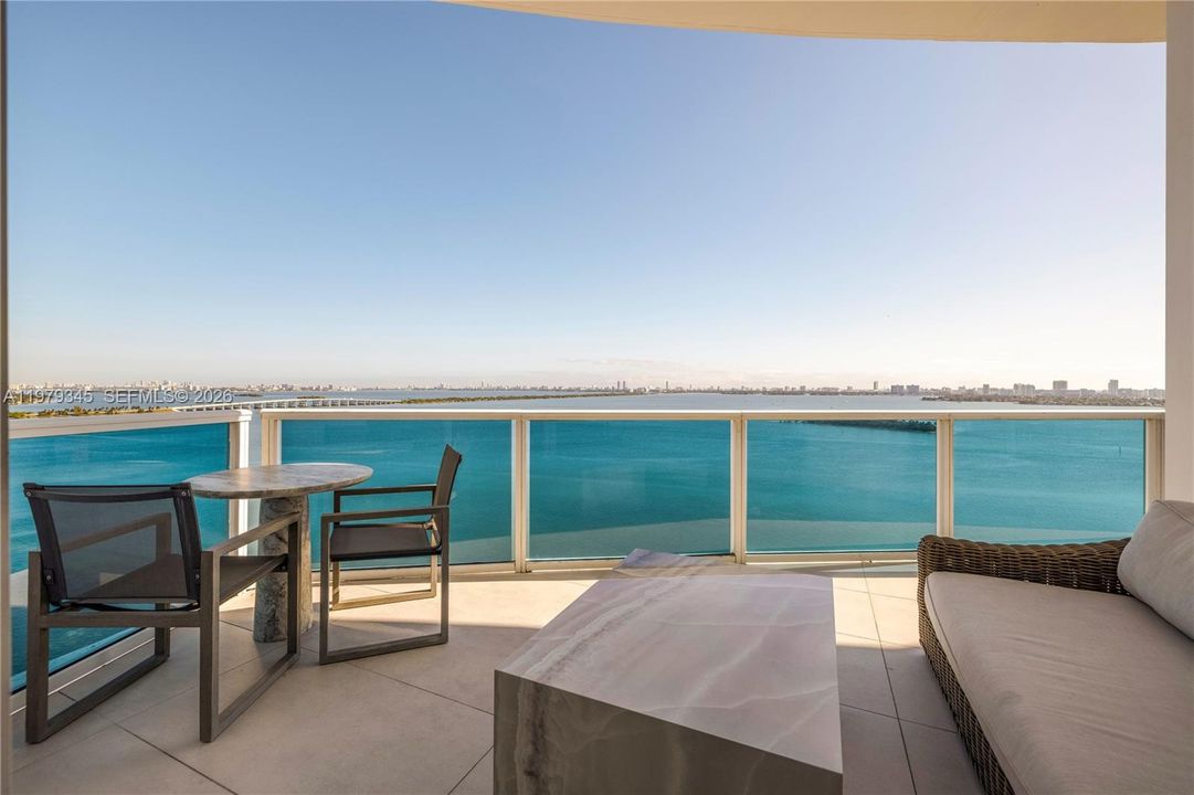 Active With Contract: $1,295,000 (2 beds, 2 baths, 1400 Square Feet)
