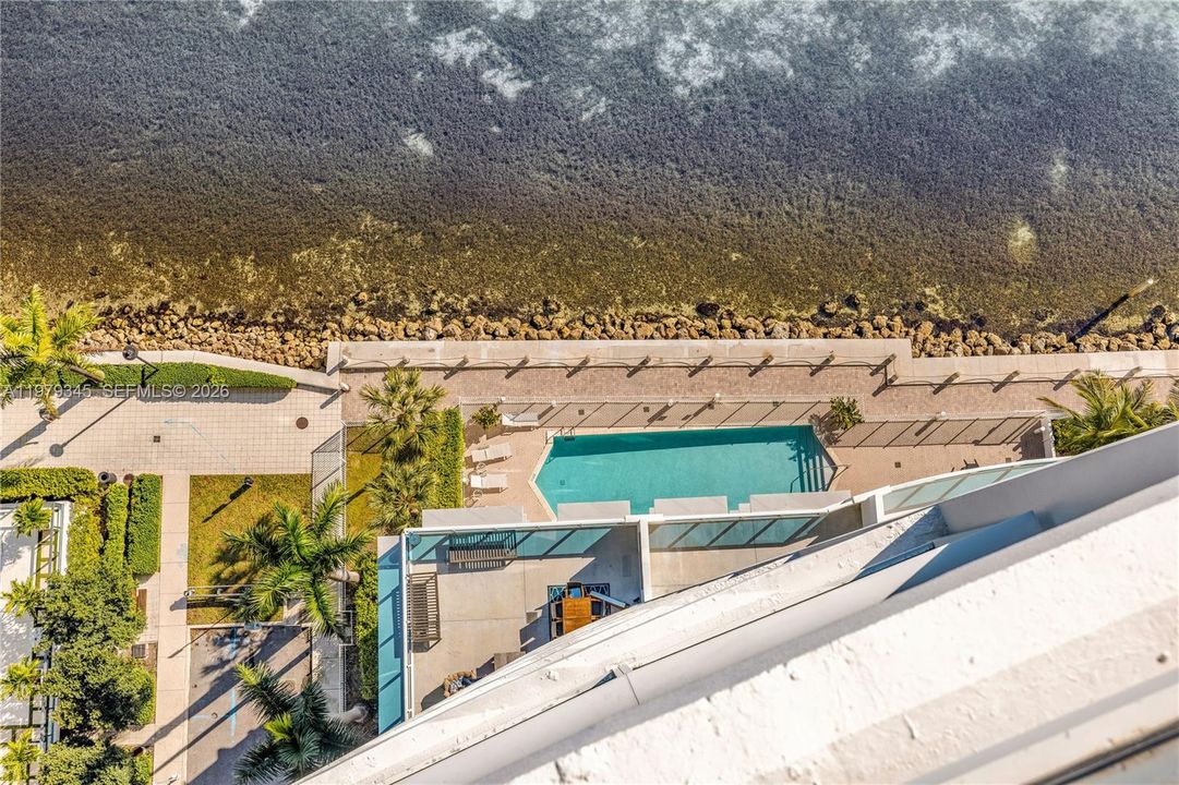 Active With Contract: $1,295,000 (2 beds, 2 baths, 1400 Square Feet)