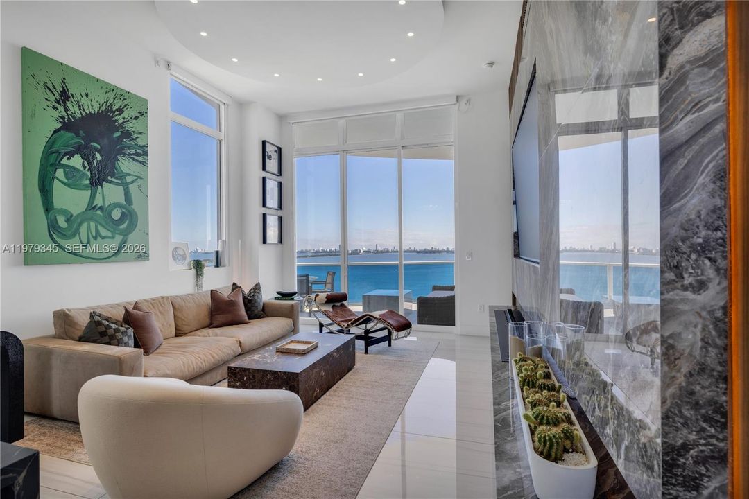 Active With Contract: $1,295,000 (2 beds, 2 baths, 1400 Square Feet)