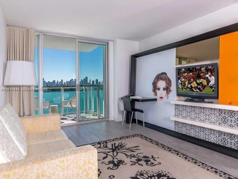 For Sale: $699,000 (2 beds, 2 baths, 1088 Square Feet)