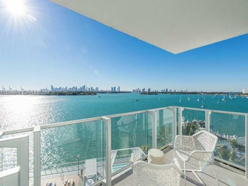 For Sale: $699,000 (2 beds, 2 baths, 1088 Square Feet)