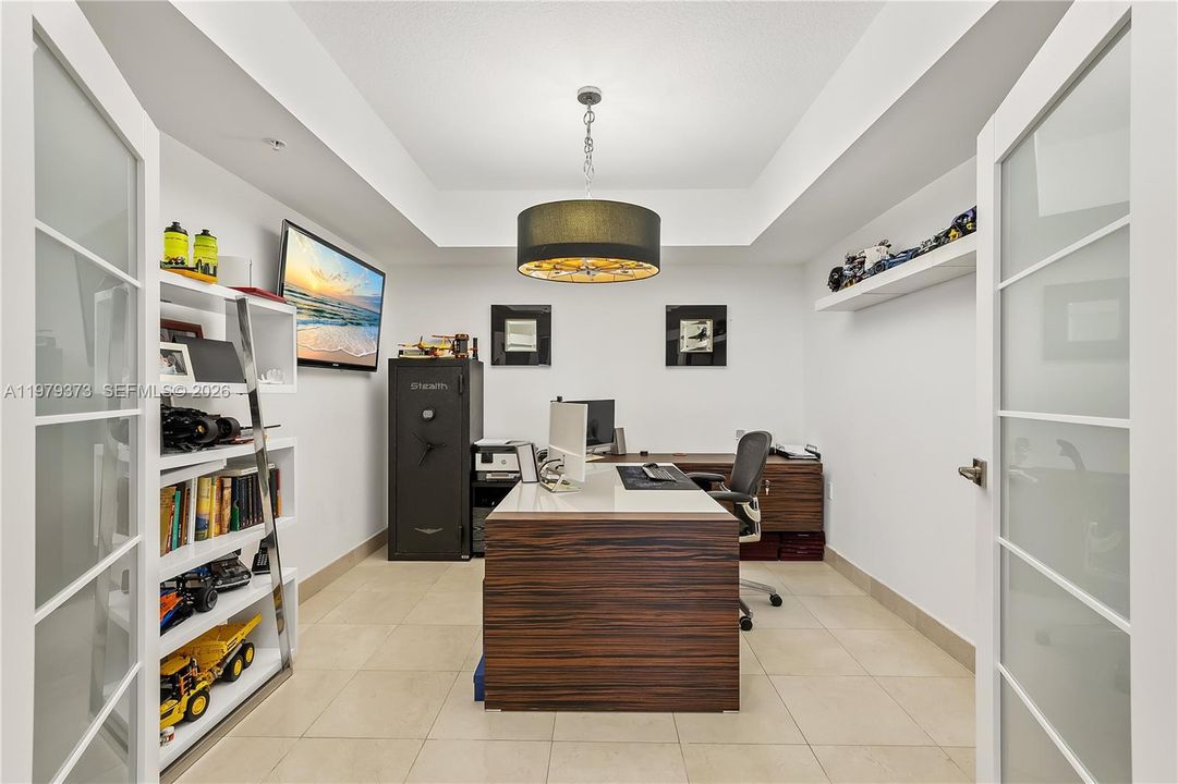For Sale: $1,950,000 (3 beds, 3 baths, 2383 Square Feet)