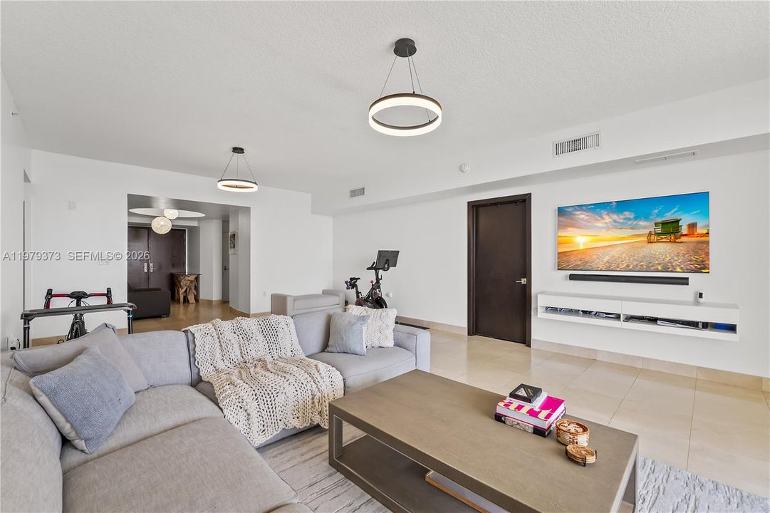 For Sale: $1,950,000 (3 beds, 3 baths, 2383 Square Feet)