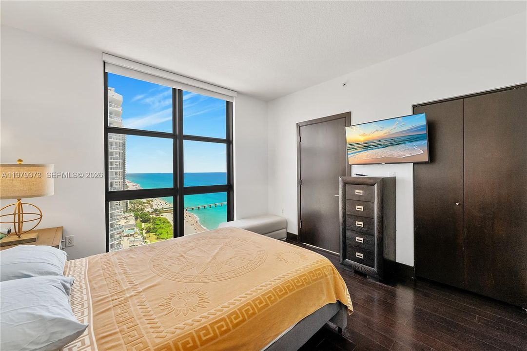 For Sale: $1,950,000 (3 beds, 3 baths, 2383 Square Feet)