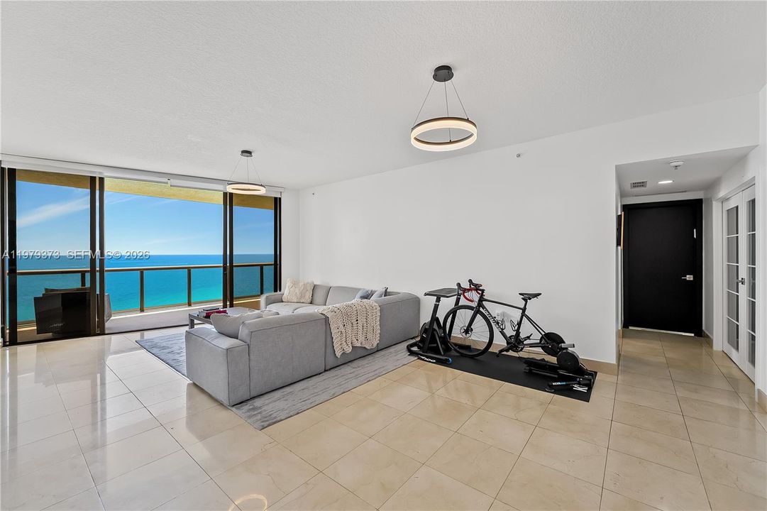 For Sale: $1,950,000 (3 beds, 3 baths, 2383 Square Feet)