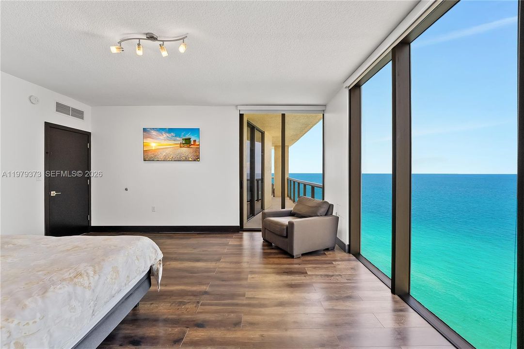 For Sale: $1,950,000 (3 beds, 3 baths, 2383 Square Feet)