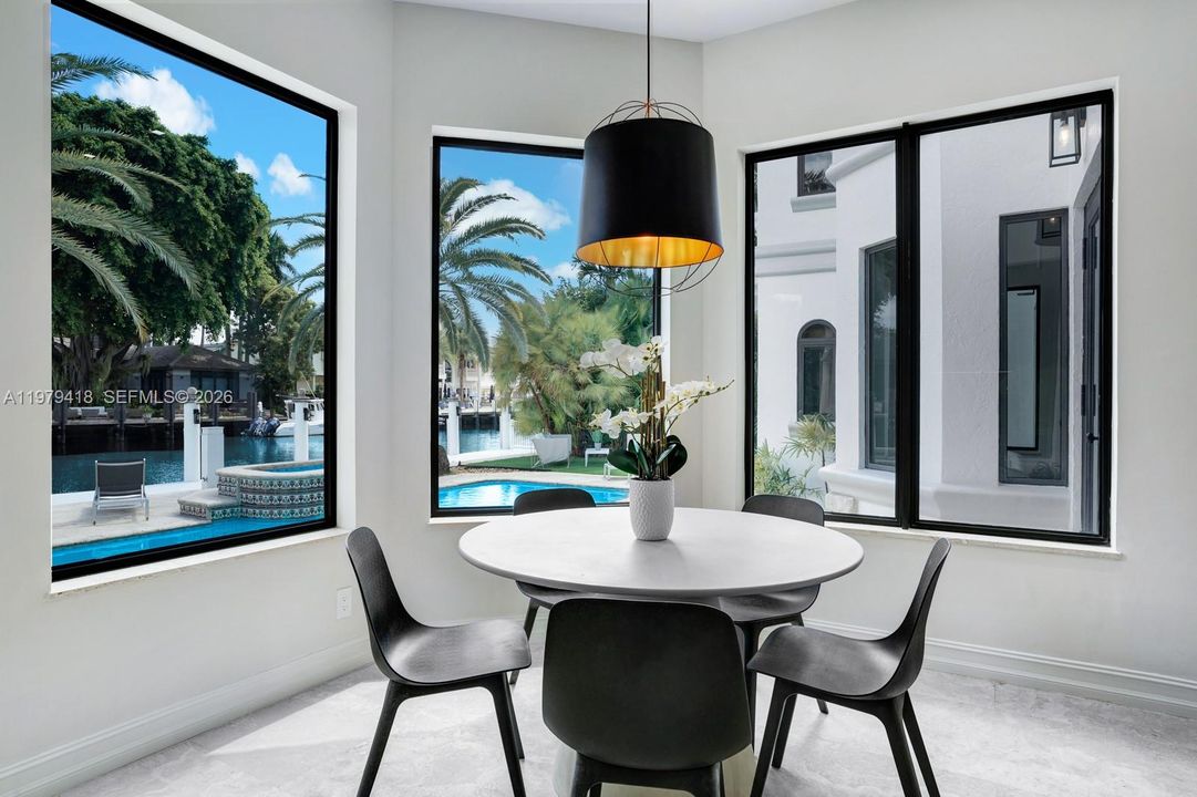 En Renta: $45,000 (6 camas, 5 baños, 4632 Pies cuadrados)