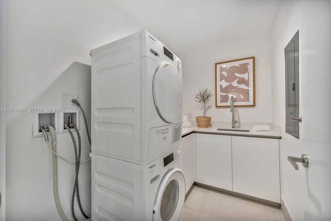 En Venta: $3,295,000 (3 camas, 3 baños, 1830 Pies cuadrados)