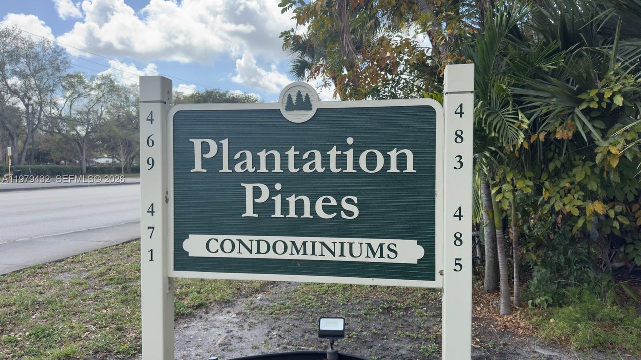 На продажу: $229,900 (2 спален, 2 ванн, 930 Квадратных фут)