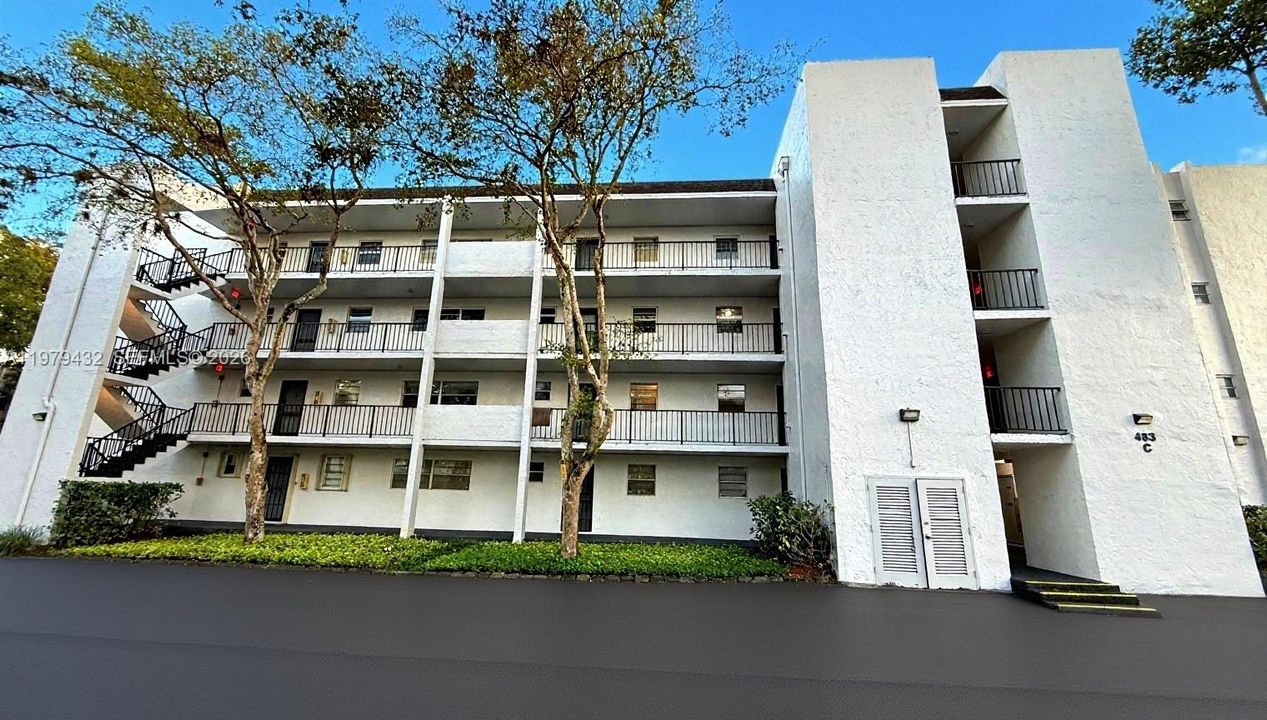 На продажу: $229,900 (2 спален, 2 ванн, 930 Квадратных фут)