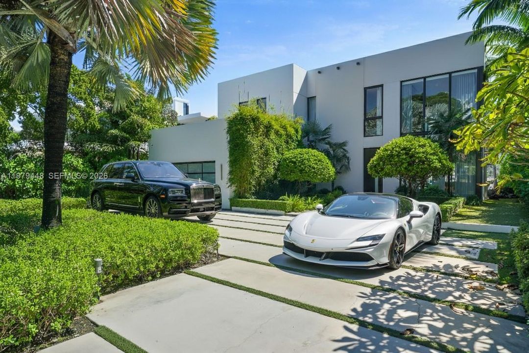 En Renta: $130,000 (5 camas, 5 baños, 5200 Pies cuadrados)