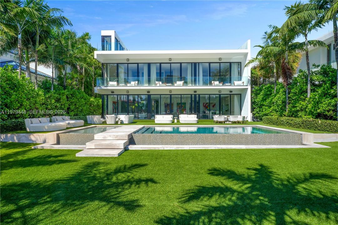En Renta: $130,000 (5 camas, 5 baños, 5200 Pies cuadrados)