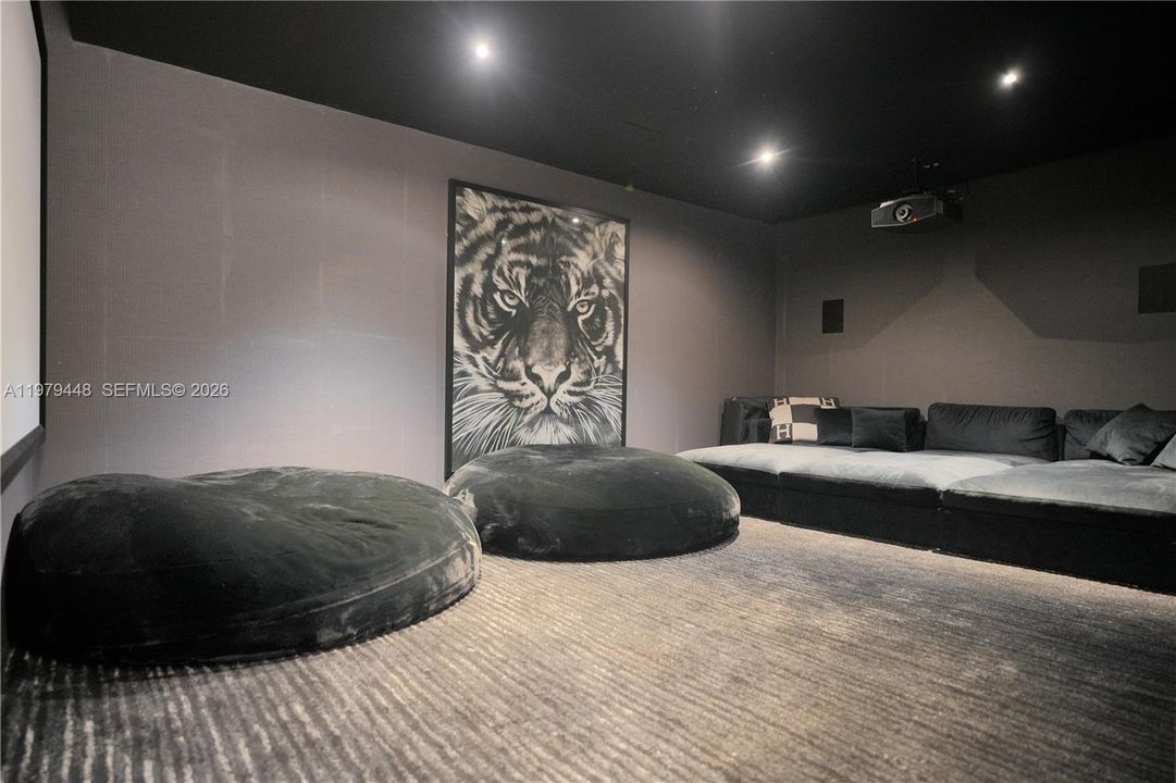 En Renta: $130,000 (5 camas, 5 baños, 5200 Pies cuadrados)