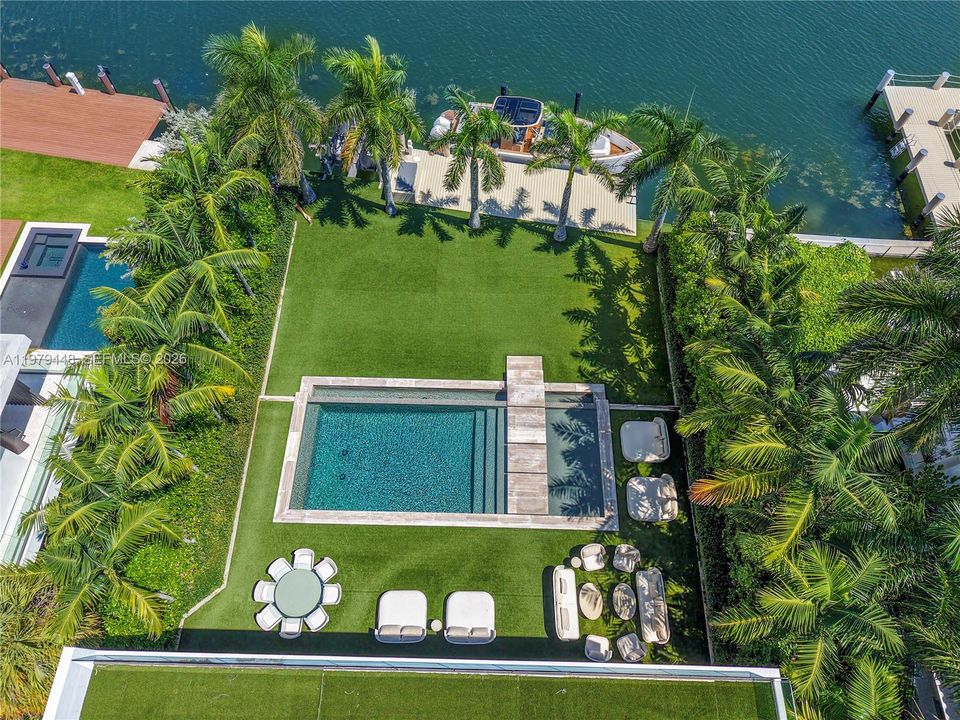 En Renta: $130,000 (5 camas, 5 baños, 5200 Pies cuadrados)