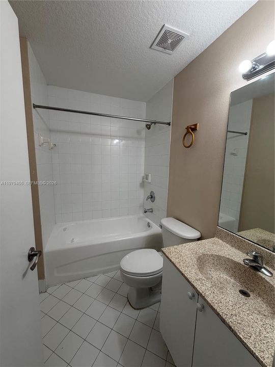 На продажу: $195,000 (2 спален, 2 ванн, 863 Квадратных фут)