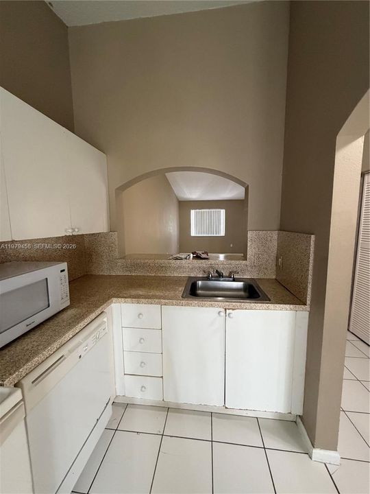 На продажу: $195,000 (2 спален, 2 ванн, 863 Квадратных фут)