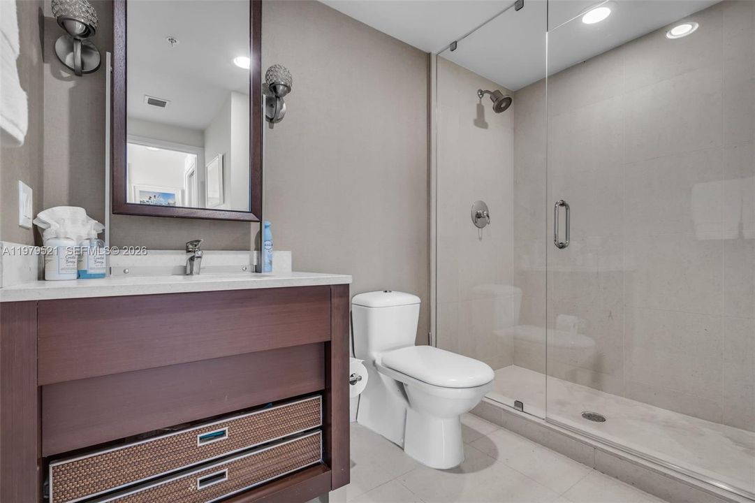 For Sale: $1,740,000 (2 beds, 2 baths, 1375 Square Feet)
