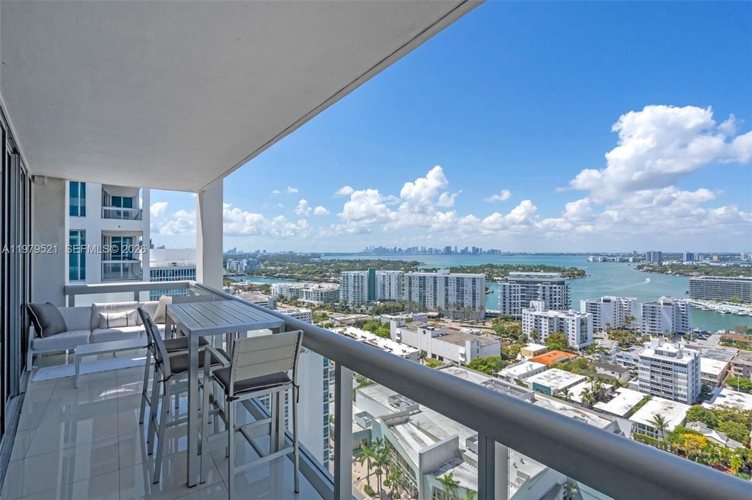 For Sale: $1,740,000 (2 beds, 2 baths, 1375 Square Feet)