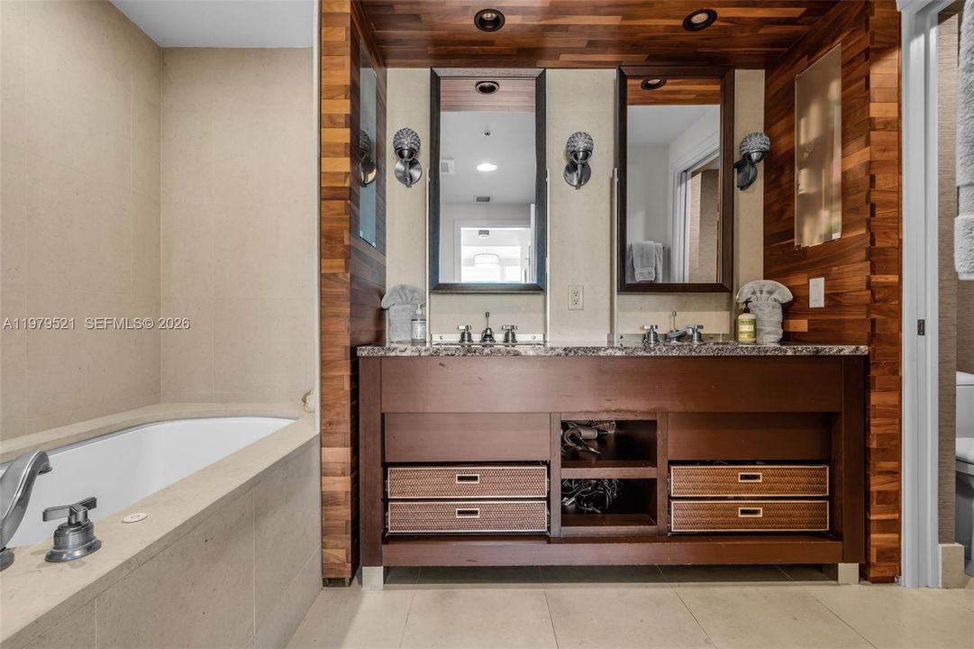 For Sale: $1,740,000 (2 beds, 2 baths, 1375 Square Feet)