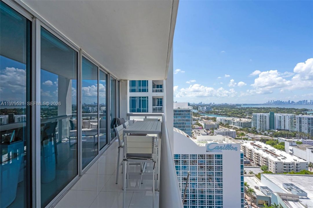 For Sale: $1,740,000 (2 beds, 2 baths, 1375 Square Feet)