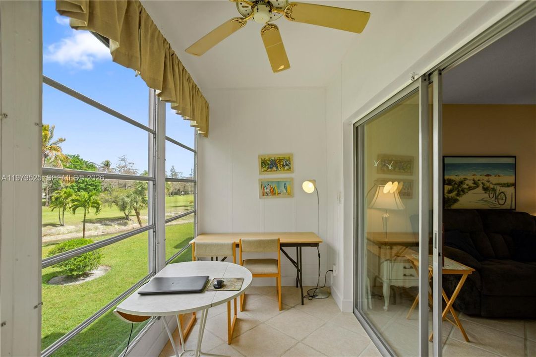 На продажу: $109,900 (2 спален, 2 ванн, 870 Квадратных фут)