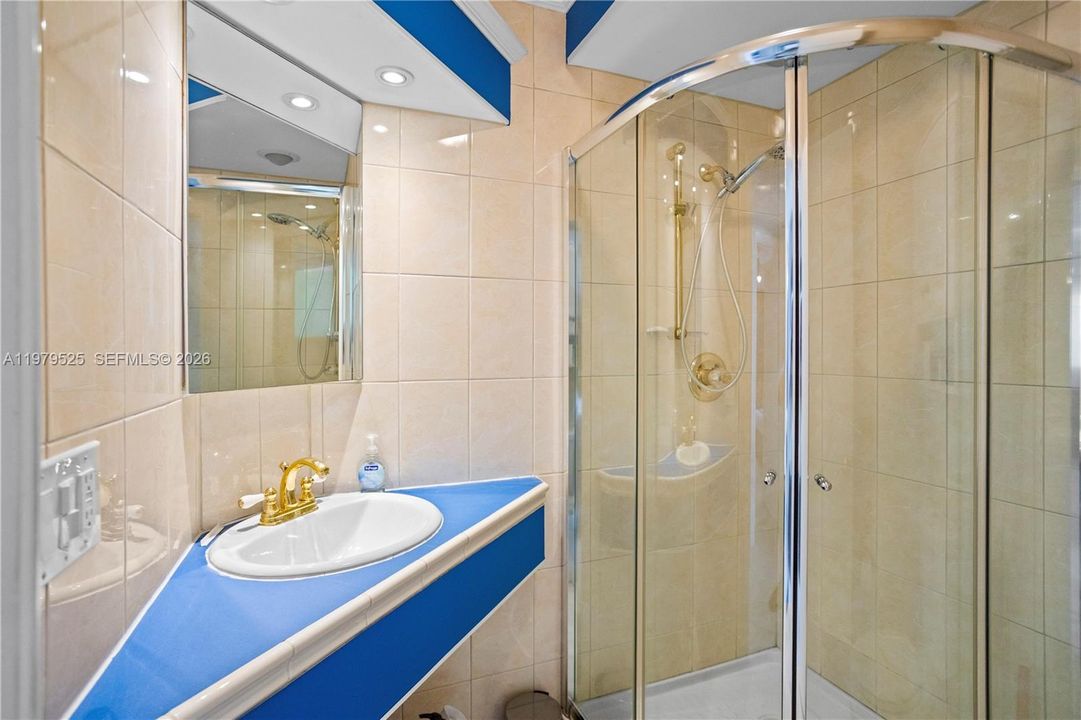 На продажу: $109,900 (2 спален, 2 ванн, 870 Квадратных фут)