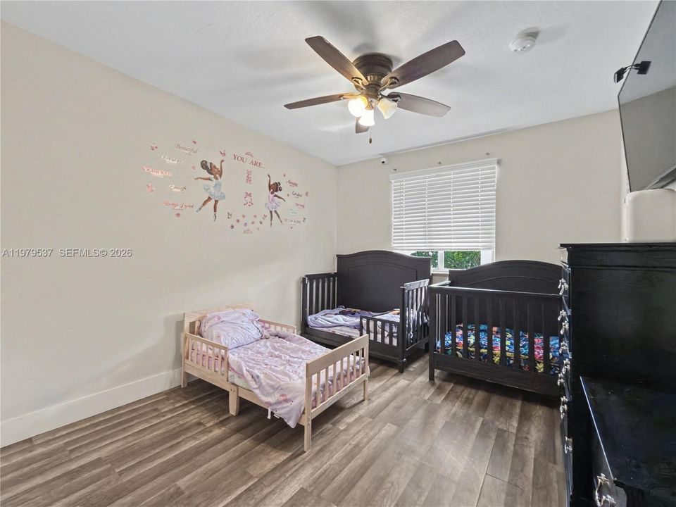 Active With Contract: $300,000 (3 beds, 2 baths, 1518 Square Feet)