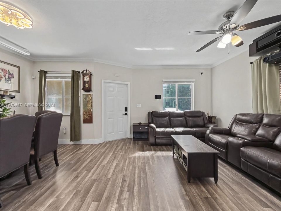 Active With Contract: $300,000 (3 beds, 2 baths, 1518 Square Feet)