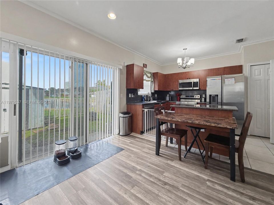 Active With Contract: $300,000 (3 beds, 2 baths, 1518 Square Feet)