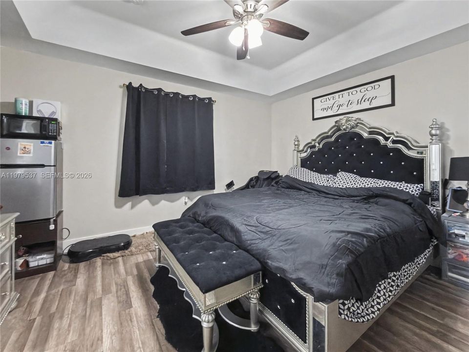 Active With Contract: $300,000 (3 beds, 2 baths, 1518 Square Feet)