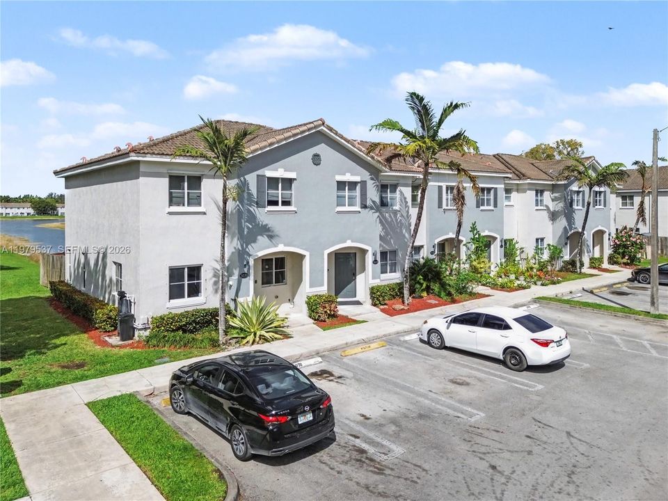 Active With Contract: $300,000 (3 beds, 2 baths, 1518 Square Feet)