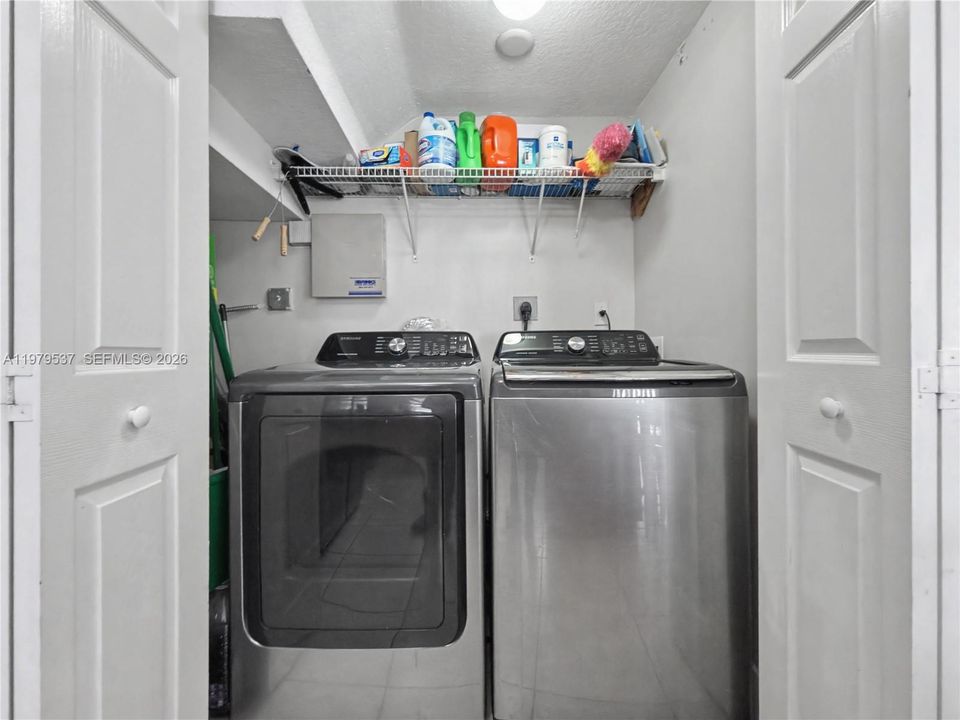 Active With Contract: $300,000 (3 beds, 2 baths, 1518 Square Feet)