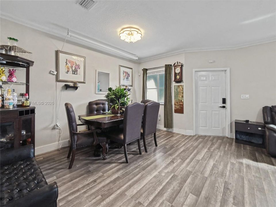 Active With Contract: $300,000 (3 beds, 2 baths, 1518 Square Feet)