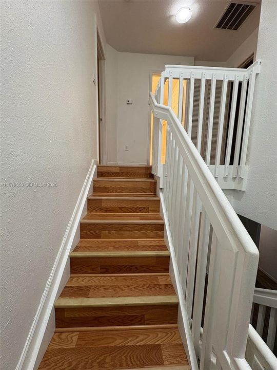На продажу: $249,000 (3 спален, 3 ванн, 1302 Квадратных фут)