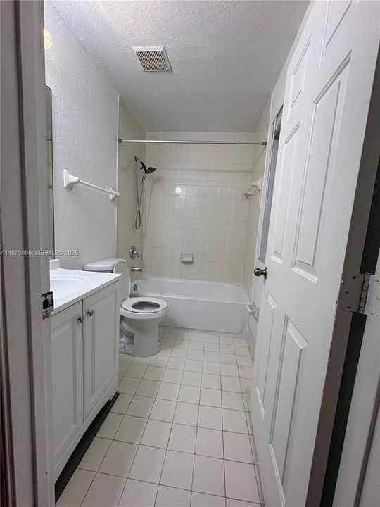 На продажу: $249,000 (3 спален, 3 ванн, 1302 Квадратных фут)