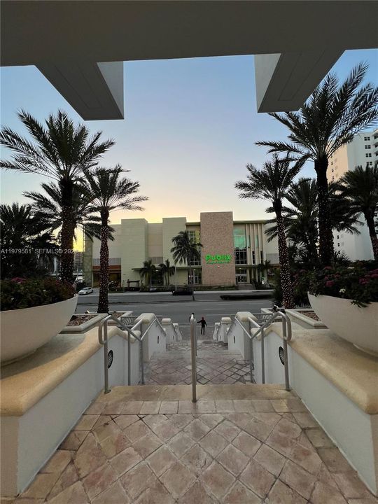 For Sale: $2,090,000 (2 beds, 3 baths, 2308 Square Feet)