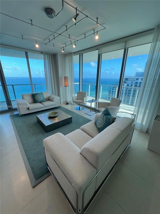 For Sale: $2,090,000 (2 beds, 3 baths, 2308 Square Feet)