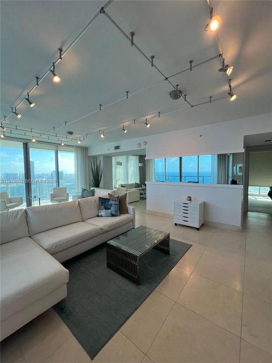 For Sale: $2,090,000 (2 beds, 3 baths, 2308 Square Feet)