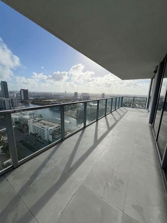 For Sale: $2,090,000 (2 beds, 3 baths, 2308 Square Feet)