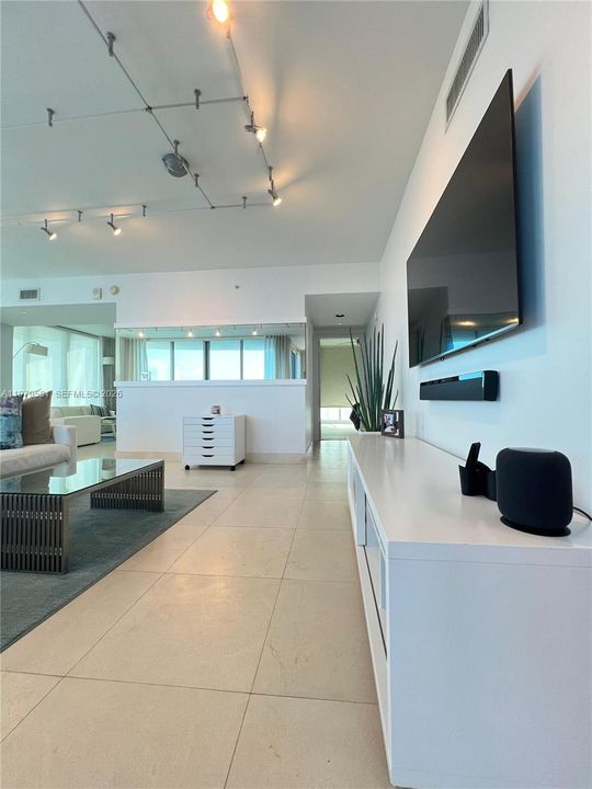For Sale: $2,090,000 (2 beds, 3 baths, 2308 Square Feet)