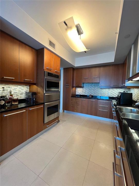 For Sale: $2,090,000 (2 beds, 3 baths, 2308 Square Feet)