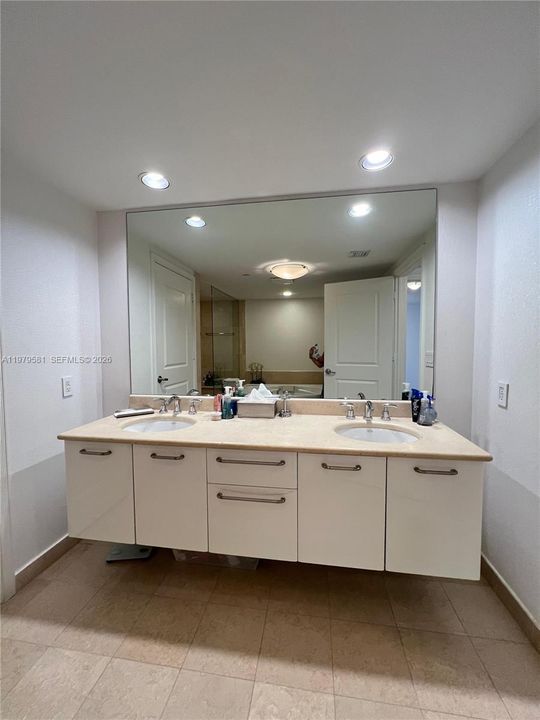 For Sale: $2,090,000 (2 beds, 3 baths, 2308 Square Feet)