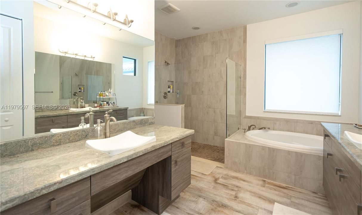 For Rent: $6,895 (4 beds, 3 baths, 2541 Square Feet)