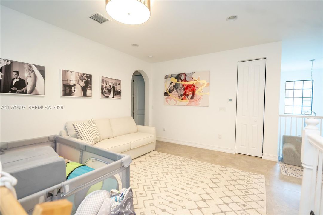 For Rent: $6,895 (4 beds, 3 baths, 2541 Square Feet)