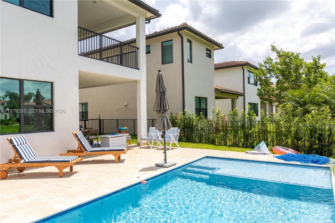For Rent: $6,895 (4 beds, 3 baths, 2541 Square Feet)