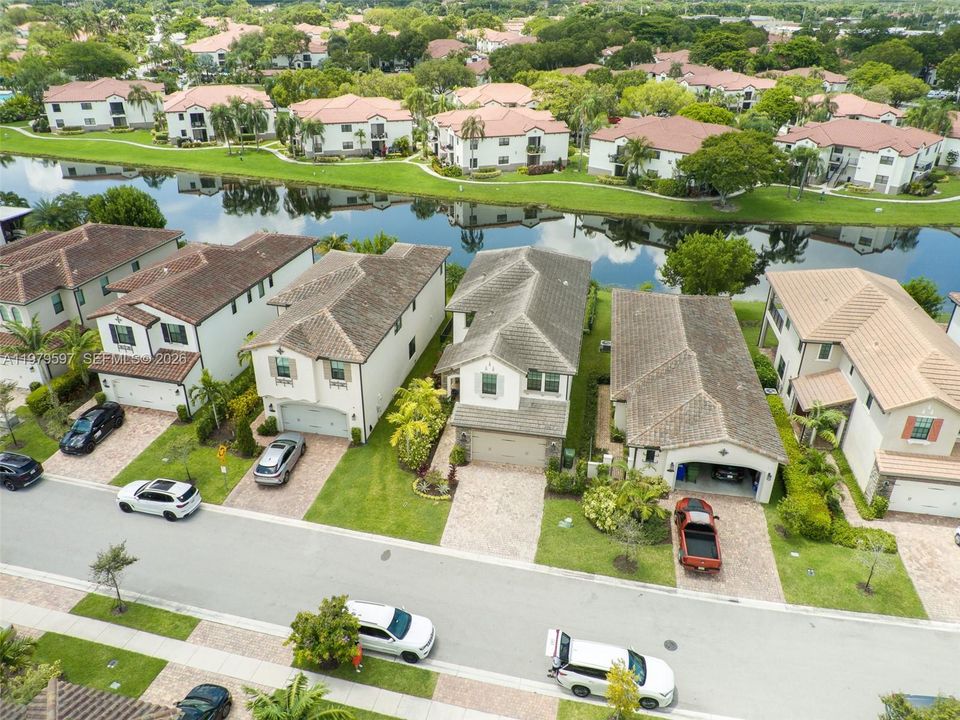 For Rent: $6,895 (4 beds, 3 baths, 2541 Square Feet)