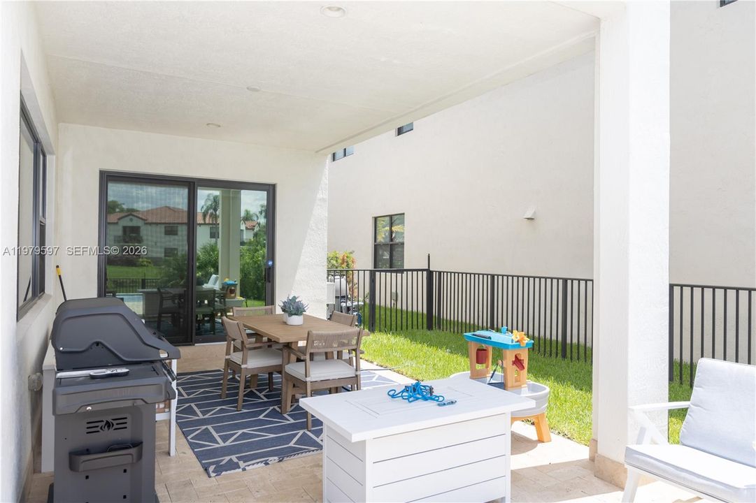For Rent: $6,895 (4 beds, 3 baths, 2541 Square Feet)