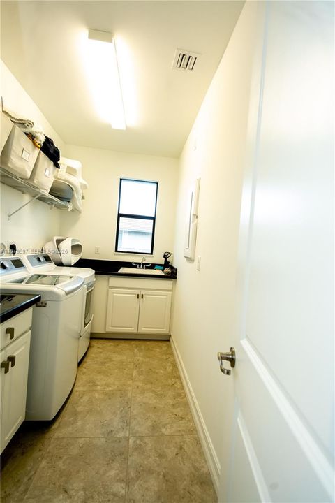 For Rent: $6,895 (4 beds, 3 baths, 2541 Square Feet)