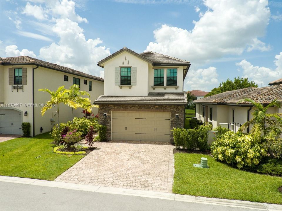 For Rent: $6,895 (4 beds, 3 baths, 2541 Square Feet)