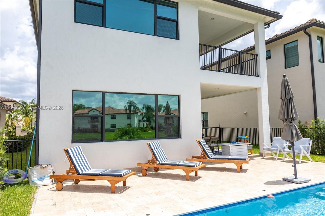 For Rent: $6,895 (4 beds, 3 baths, 2541 Square Feet)